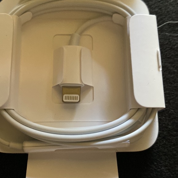 Apple ear phones - Picture 2 of 3